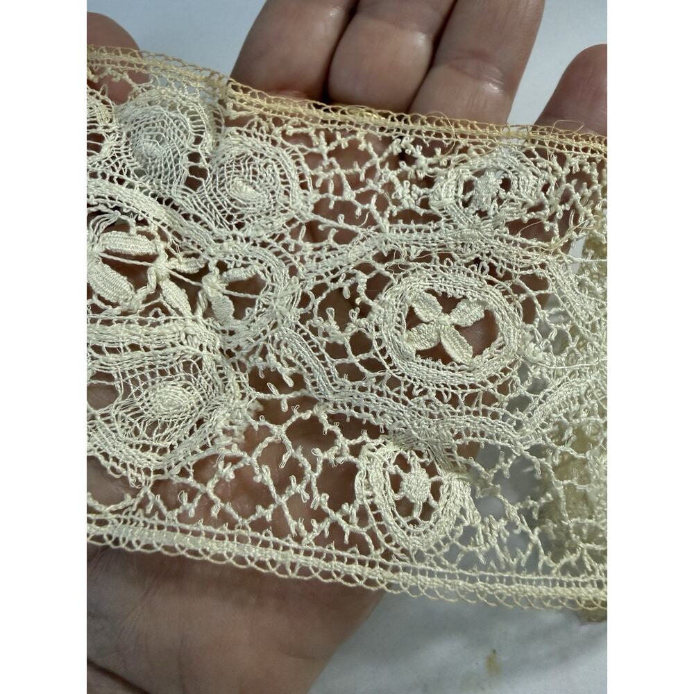 Antique Ivory Lace Trim Floral Pattern 3”Wide Antique Style Craft Sewing 2.7 Y